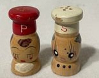 Adorable Vintage Salt and Pepper Shakers