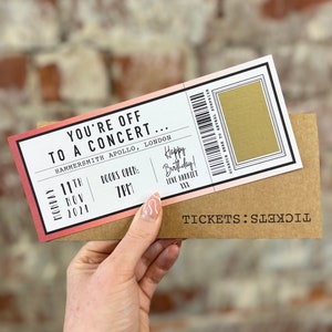 Rubbeln und Zeigen, personalisiertes Ticket, Einladung zu einer Veranstaltung, Überraschungsgutschein, Konzert, Band, Comedy-Show, Festival, Musical, Coupon, Andenken