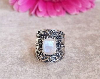 Silver ring, moonstone