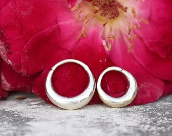 Silver piercing, septum, nose ring
