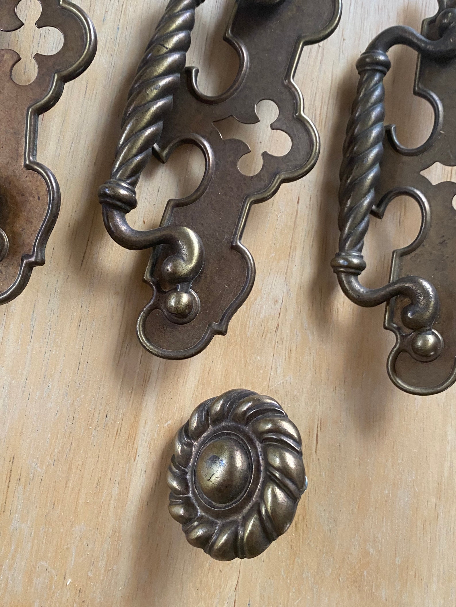 Group of 10 vintage brass dresser plate/pulls. Sold together. Etsy