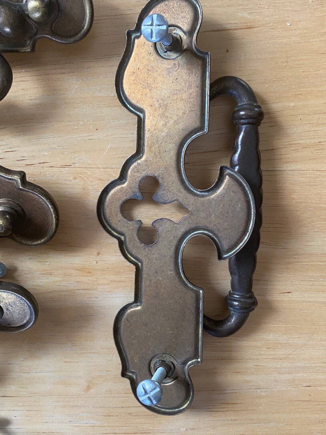 Group of 10 vintage brass dresser plate/pulls. Sold together. Etsy