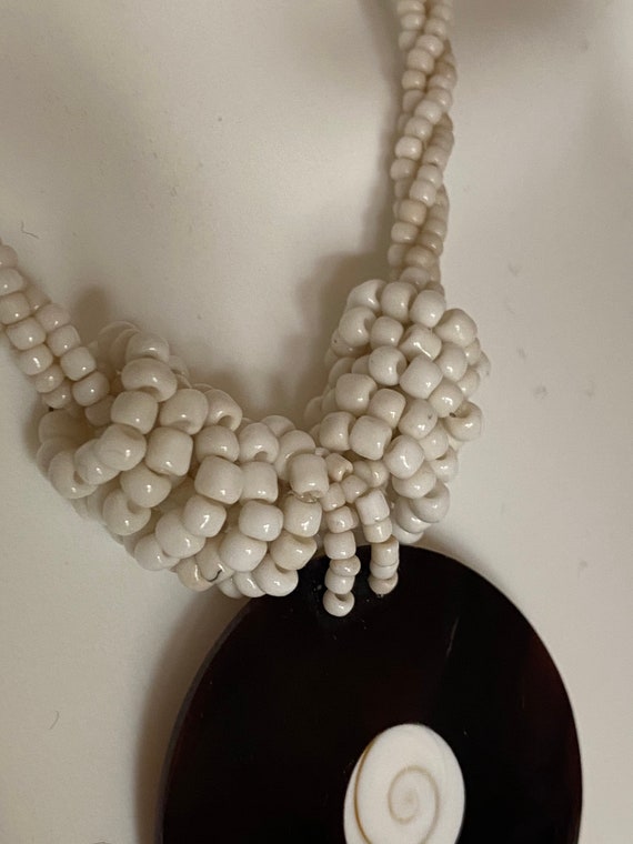 Vintage seed bead necklace with natural shell charm Gem