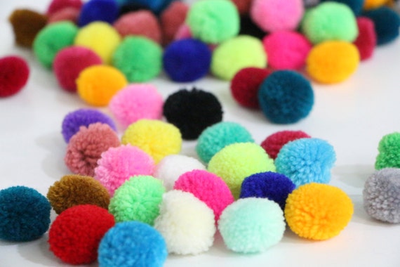 100 Pieces Colorful Yarn Pom Poms Jewelry Making / Decoration Party 