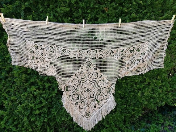 Antique French Renaissance Lace Valance: 19th Century Floral Filet