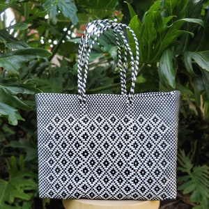Gap woven plastic sale tote