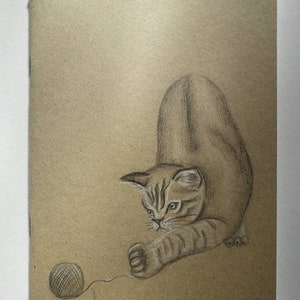 illustrazione gatto Kraft sketchbook, disegnato a mano, opere d'arte originali, riempitivo di calza personalizzato, regalo di Natale, cancelleria carino, amante gattino