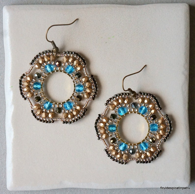 Filigree Flower Earrings / Circular Brickstitch Earrings / Beaded