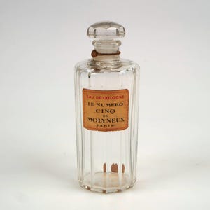 Antique 1920-30s Molyneux le Numero Cinq (Number 5) Art deco glass perfume scent bottle.