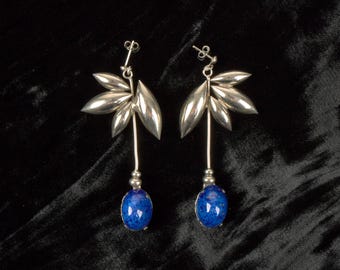 Elegantes pendientes colgantes de los años 50.