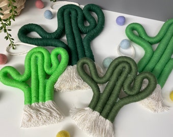 Suspension murale en corde de cactus en macramé - décoration de cactus pour la maison - décoration de chambre d'enfant - salle de jeux - suspension murale.