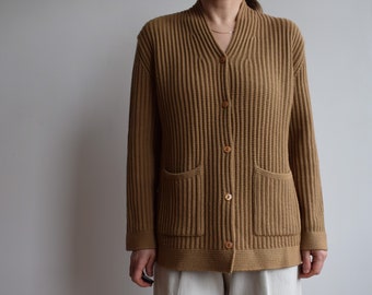 Vintage wool cardigan in brown. Originally women’s size M. 90’s era.