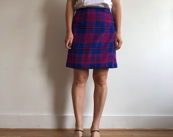 Vintage check pattern mini skirt. Originally women’s size S / M. 70’s era.