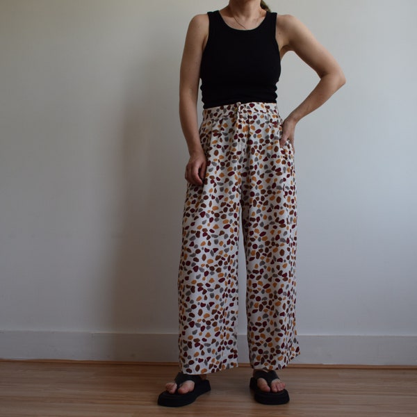 Vintage wide leg trousers. Originally women’s size M / L. 90’s era.