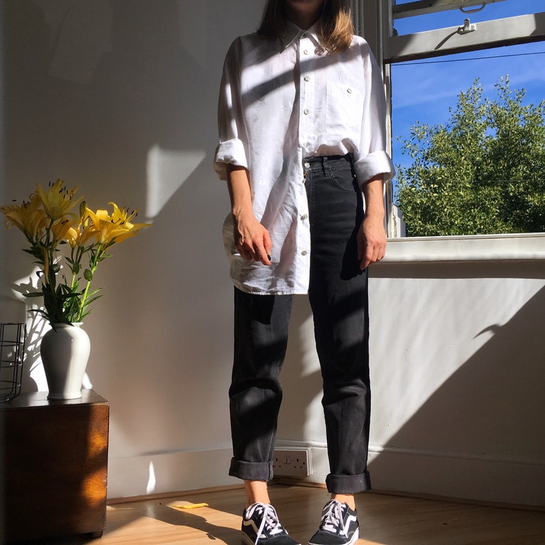 Men/'s size L Early 90/'s era. Vintage oversized white shirt Women/'s size up to XXL