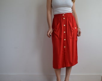 Vintage midi skirt in red. Originally women’s size S / M. 90’s era.