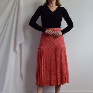 Vintage Valentino silk skirt. Originally waist size 65cm=25’5. 90’s era.