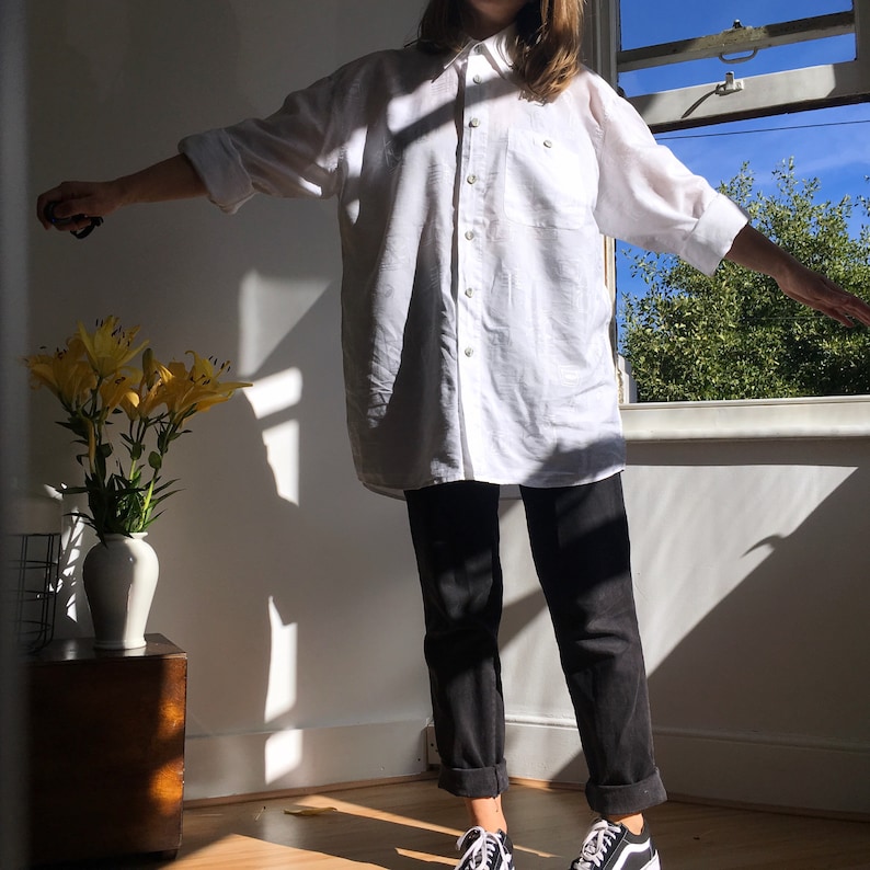Men/'s size L Early 90/'s era. Vintage oversized white shirt Women/'s size up to XXL
