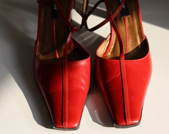 Vintage Donna Karen DKNY red sling back heel shoes. Size 7.5 / UK 5. Early 00’s.