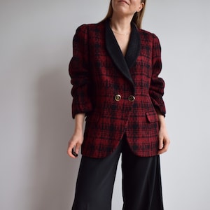 Vintage tweed wool blazer. Originally women’s size M. 80’s era.