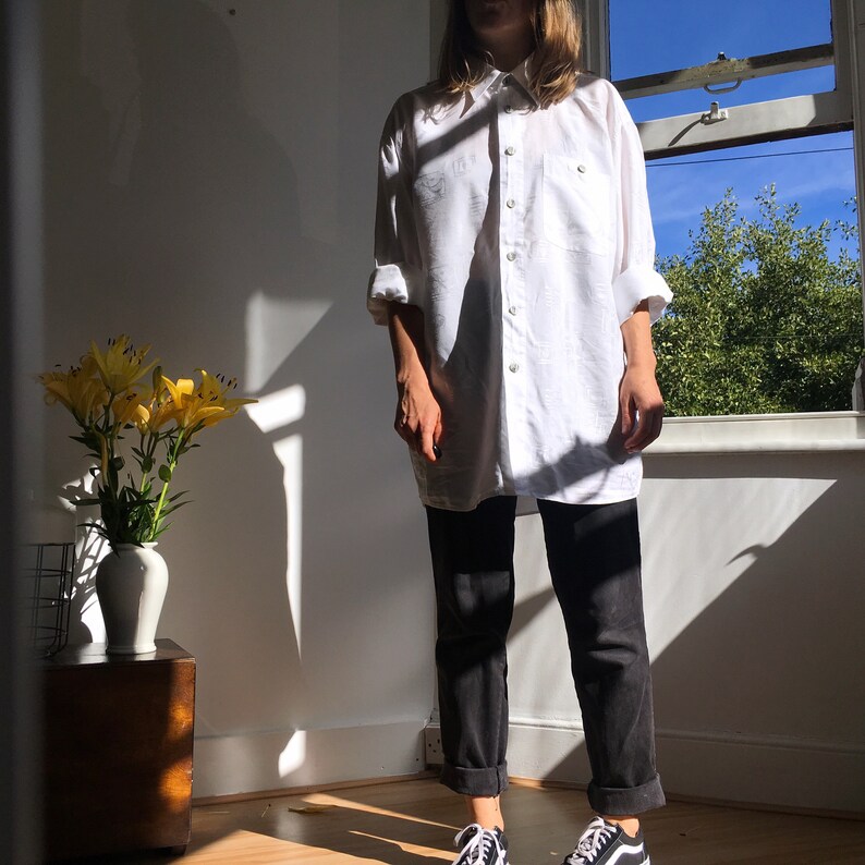 Men/'s size L Early 90/'s era. Vintage oversized white shirt Women/'s size up to XXL