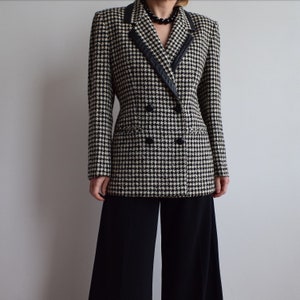 Vintage herringbone black and white wool blazer. Originally women’s size M. 90’s era.