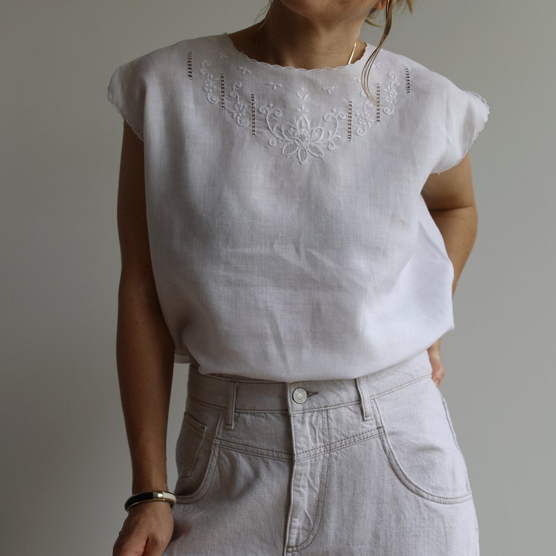 Vintage linen blouse / top. Originally women size M / L. 90s era. image 3