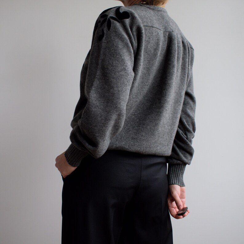 Vintage wool jumper in grey. Originally womens size S / M. Early 00s era. image 7