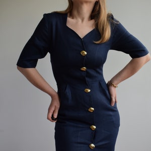 Vintage linen mini dress in navy blue. Originally women’s size S / M. 90’s era.