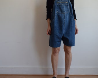 salopette courte d'été vintage en denim délavé. A l'origine taille femme M. Epoque années 90.