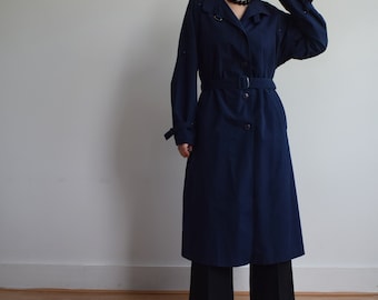 Vintage navy blue trench coat. Originally women’s size S. 90’s era.