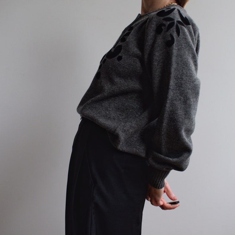 Vintage wool jumper in grey. Originally womens size S / M. Early 00s era. image 5