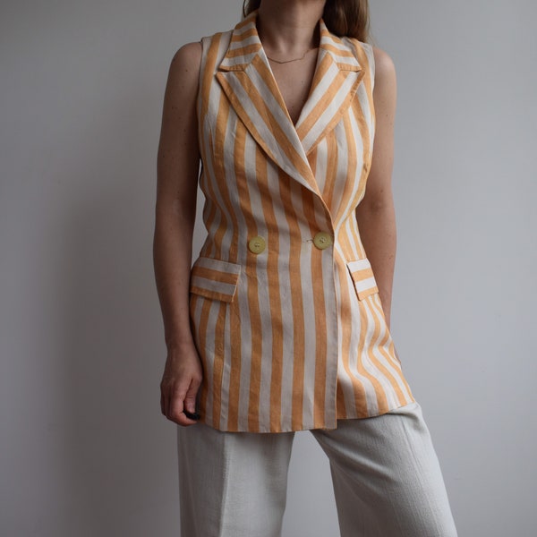 Vintage sleeveless summer linen blazer. Originally women’s size S / M. 90’s era.