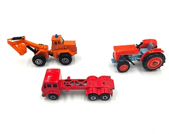 Muitos caminhões e tratores de brinquedo antigos - Tomica, Zylmax e Matchbox