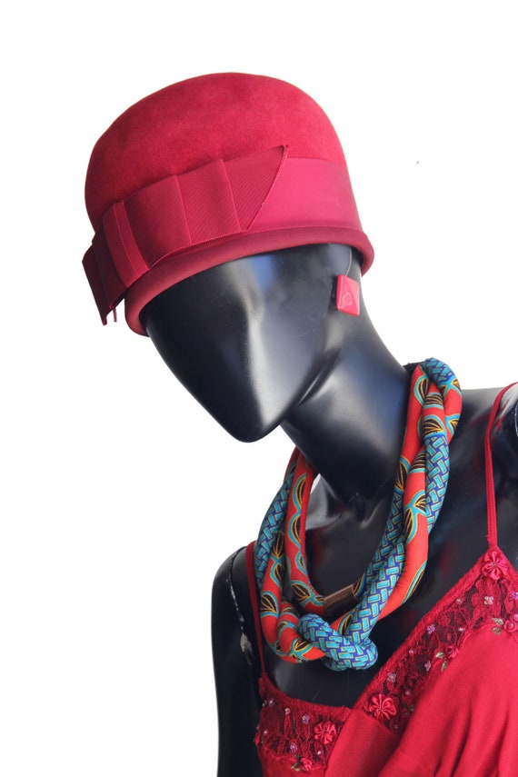 Vintage 1960s Christine Original Red Felt Bubble Hat With  display picture 1