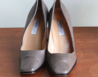 Vintage Sacha of London Dark Beige Leather Heel pumps US Size 8