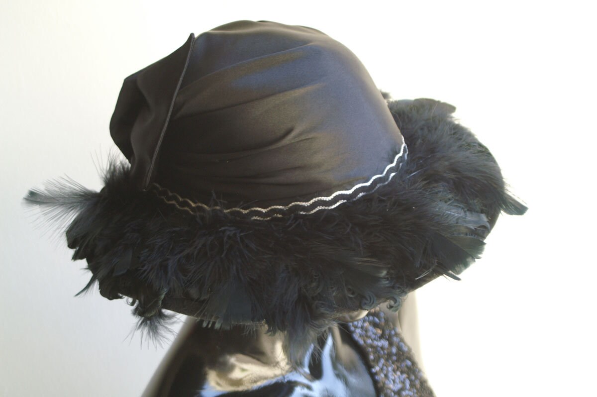 Vintage Whittall & Shon Black Felt Wool Hat W/ Feather Brim  display picture 2