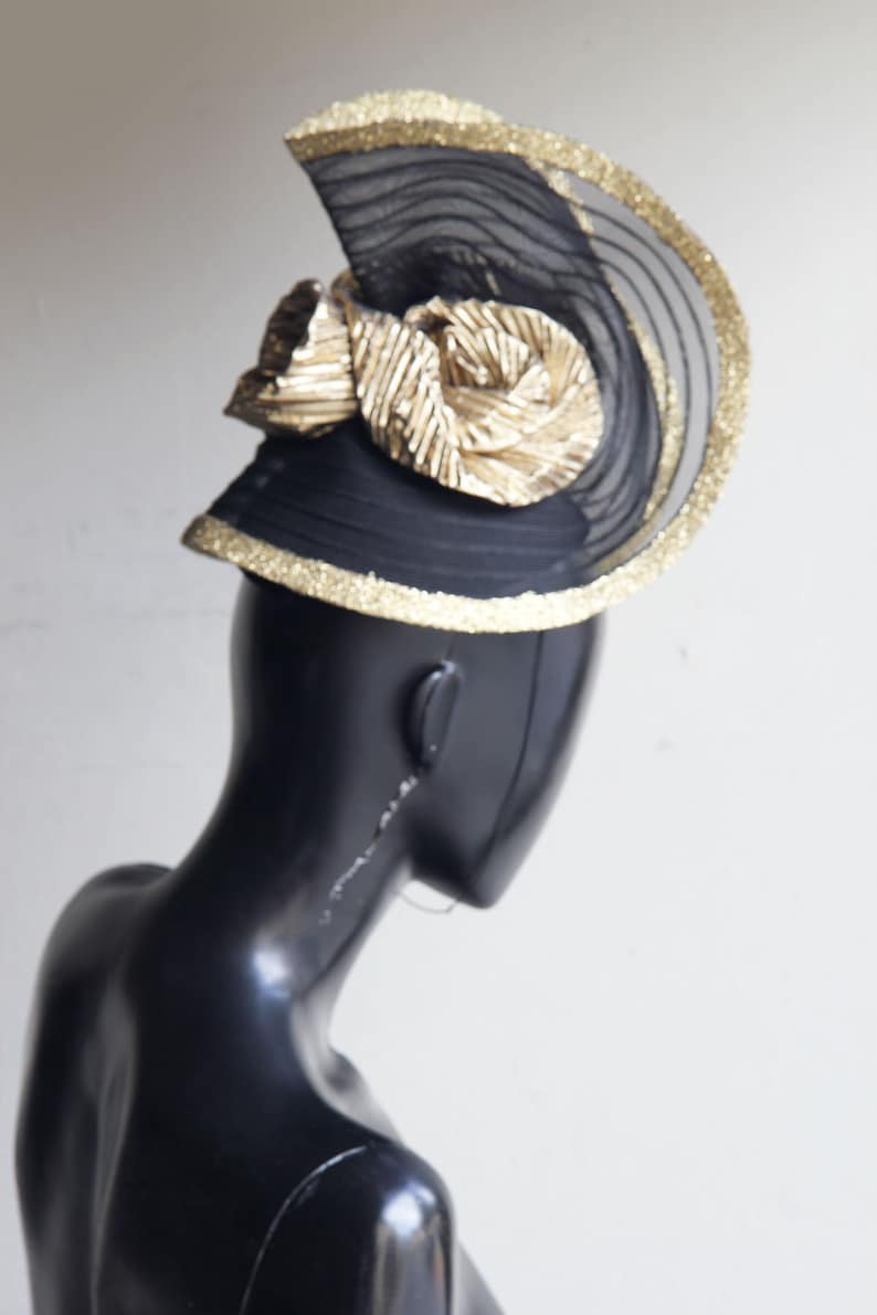 Vintage Whittall Shon Black and Gold Fascinator US One size