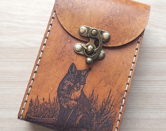 Estuche para cartas del Tarot Woodland Fox en piel flor de primera calidad: teñido a mano en color Spice, cosido a mano en color Marfil