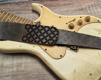 Premium Leather Guitar Strap – Thick, Hand‑Dyed Antique Black, Distressed Black Diamonds Pattern