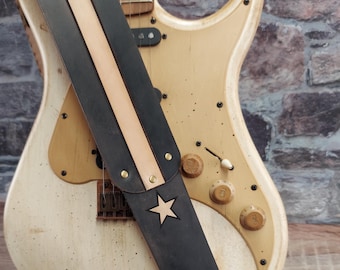 Correa de guitarra de cuero con rayas y estrellas estilo retro: Correa para instrumento hecha a mano en cuero grueso de primera calidad, color negro antiguo ligeramente envejecido y marrón natural.