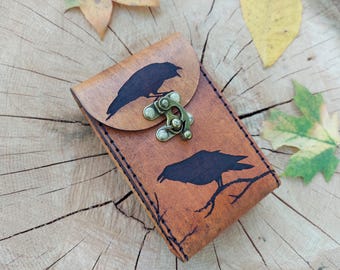 Estuche para cartas del Tarot Raven en piel flor de primera calidad: teñido a mano en color especias, cosido a mano en negro