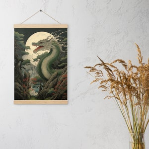 Walddrache im Vollmond Light Art Poster mit Aufhänger. Japanischer Drache in einem Wald im Vollmondlicht.