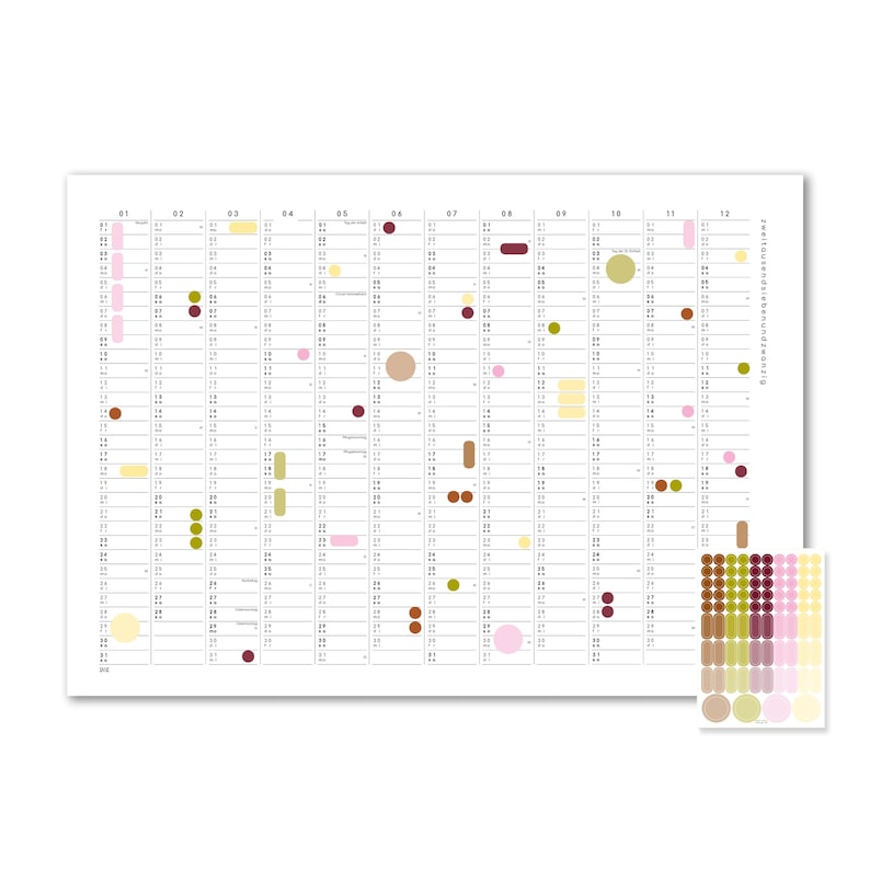 Peut inclure: Un calendrier mural horizontal pour l'ann&eacute;e 2024, marqu&eacute; zweitausendvierundzwanzig, pr&eacute;sentant douze colonnes verticales pour les mois. La grille comprend du texte noir pour les dates et divers cercles et capsules color&eacute;s en rose, jaune, vert et marron.