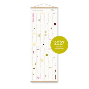 Könnte beinhalten: Ein vertikaler Wandkalender für 2027, aufgehängt an einem hellen Holzrahmen. Das weiße Papier zeigt ein Datumsraster mit verschiedenen farbigen Punkten und Formen zur Markierung. Ein großer olivgrüner runder Aufkleber zeigt 2027 Kalender + Klebepunkte.