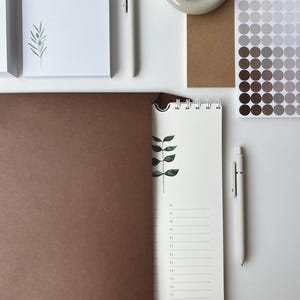 Calendario dei compleanni con motivi floreali, calendario ad anelli, calendario floreale, calendario perpetuo su carta naturale bianca immagine 2