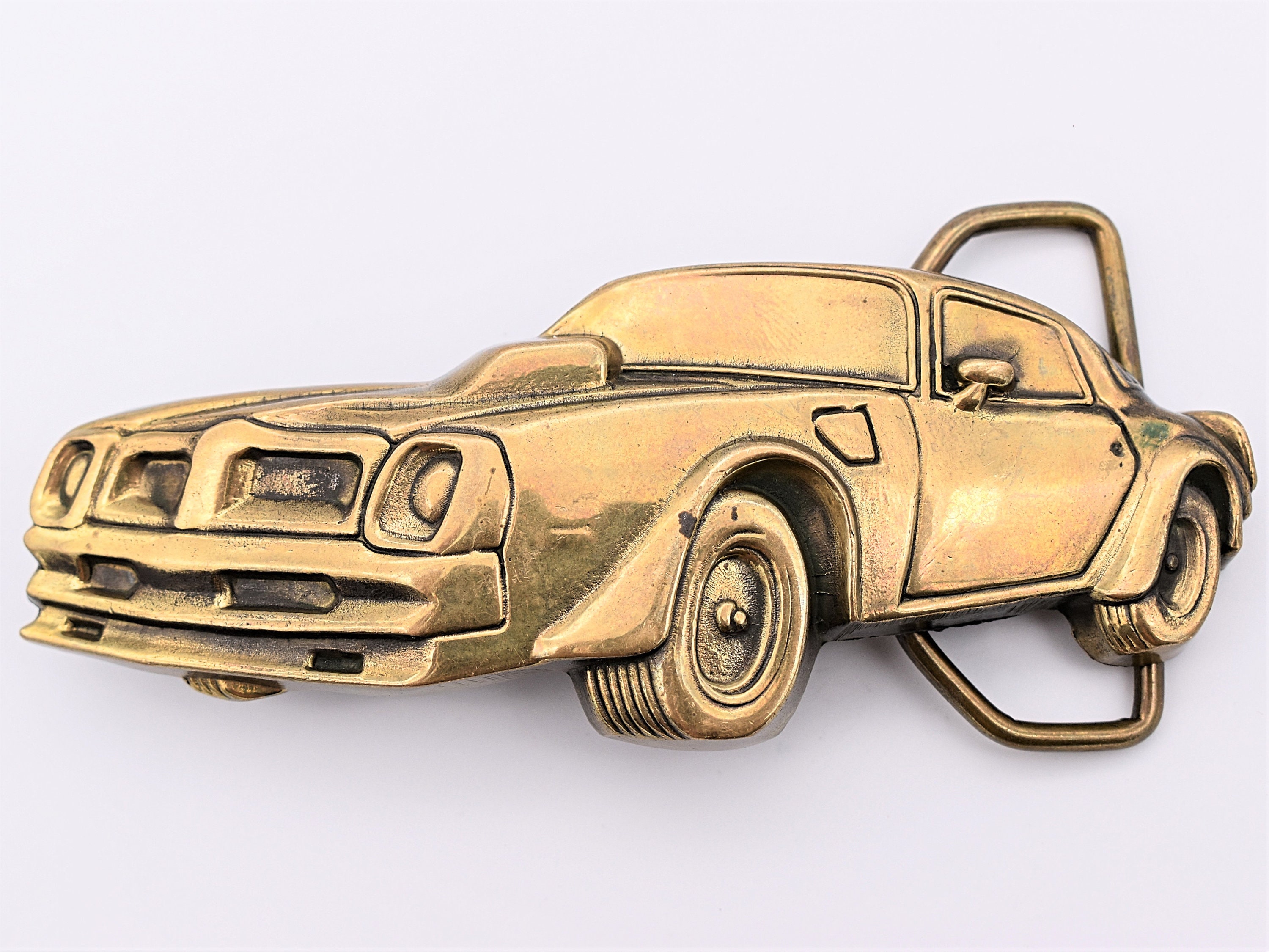 ミニカー PONTIAC FIREBIRD W/REPLICA BELT BUCKLE 1977 Pontiac Firebird Trans Am Black with Replica Buckle