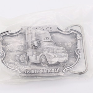International Classics 8300 Truck Driver Long-haul Semi Cabover Trucker Belt Buckle
