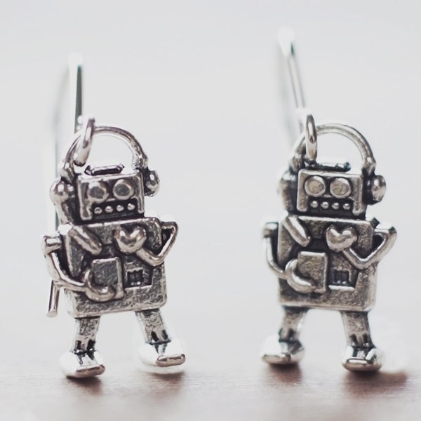 Robot antique silver earrings | Quirky robot earrings | Kitschy earrings | Geekery jewellery | Fun jewelry | Sterling silver | Gift for her