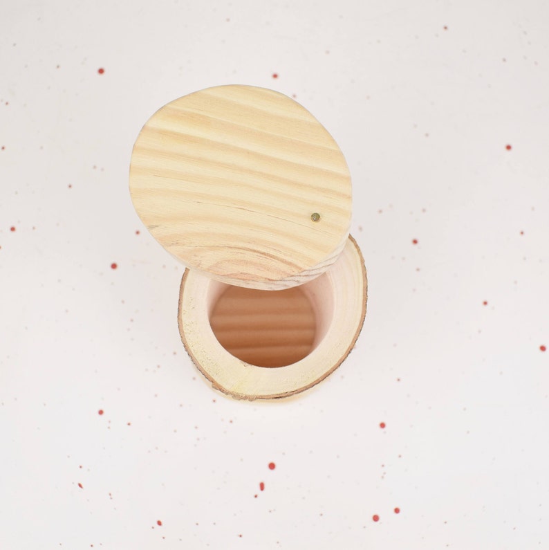 Wooden box Tree branch gifts or various valuable items. Ideal for storing alliances